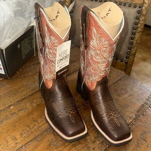 Ariat Round Up Wide Square Toe StretchFit Western Boots